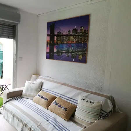 Avec Jardinet Et Parking Privatif *