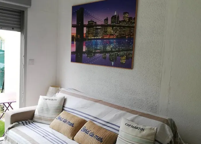 Avec Jardinet Et Parking Privatif *