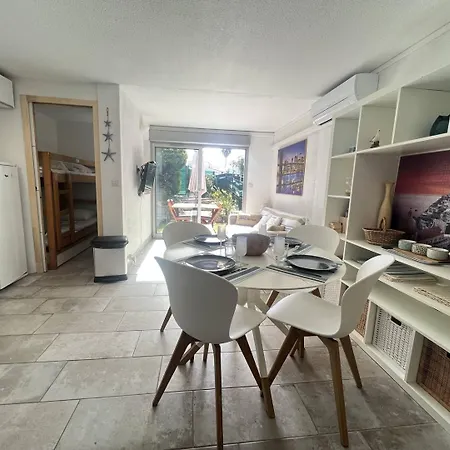 Appartement Avec Jardinet Et Parking Privatif Agde