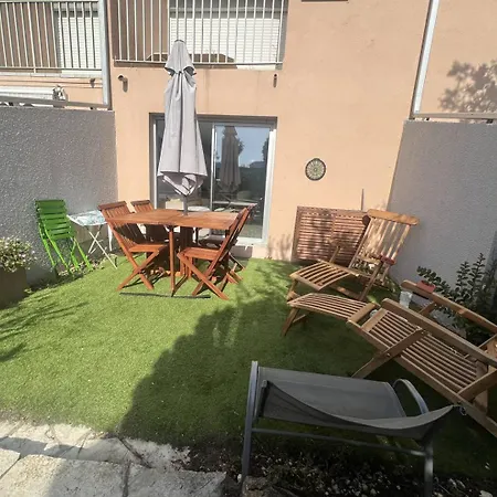 Appartement Avec Jardinet Et Parking Privatif *