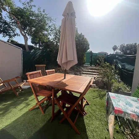 Appartement Avec Jardinet Et Parking Privatif Agde