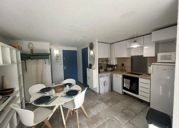 Appartement Avec Jardinet Et Parking Privatif *