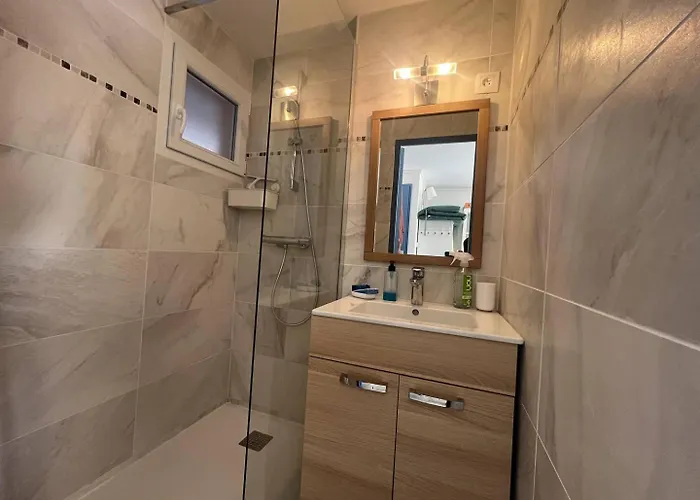 Avec Jardinet Et Parking Privatif Appartement Agde